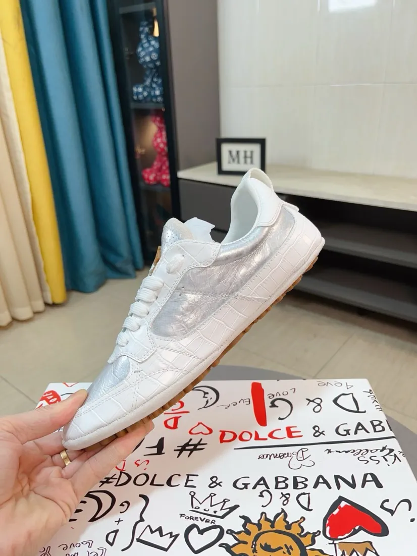 Men's shoes💰560🌹🌹"Dolce & Gabbana DG" original imported first-layer cowhide➕sheepskin lining, light on the foot, comfortable, versatile, original special outsole🔥favored by trendy men, welcome to compare quality🔥exquisite luxury, super A level! Compared with the genuine product at the counter, the version is no worse at all! Code number 38-44